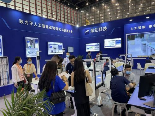 深蘭科技攜新品閃耀第四屆河南教育裝備博覽會(huì)，引領(lǐng)教育智能化新浪潮